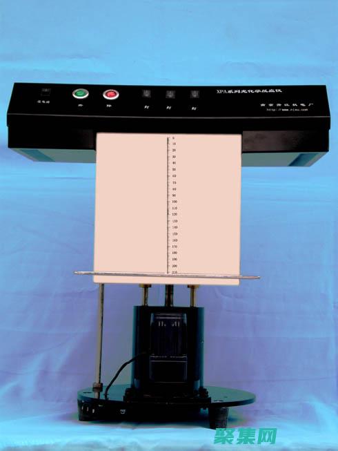 使用滅火器時要對準火焰的什么部位噴射